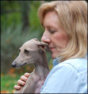 woman with dog (© cKellyphoto/fotolia.com)