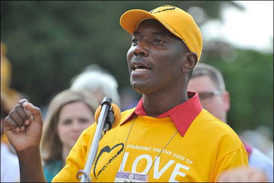 The Rev. Mark Kiyimba (Nancy Pierce/UUA)