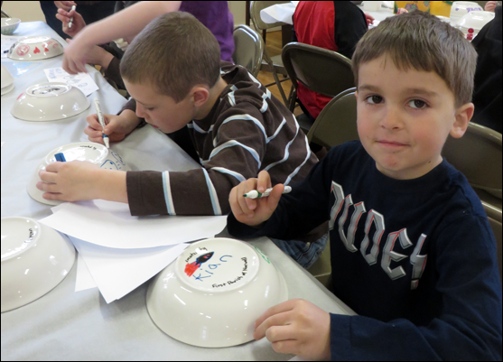 Children from First Parish in Norwell makes bowls (Bev Gardner)