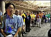 People wait to speak at 2010 General Assembly (Nancy Pierce/UUA)
